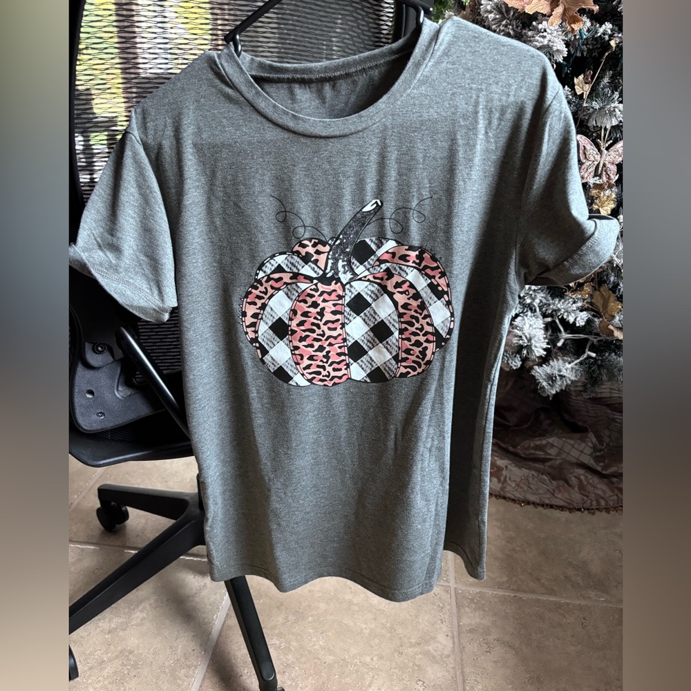 Gray Pumpkin Graphic T-Shirt